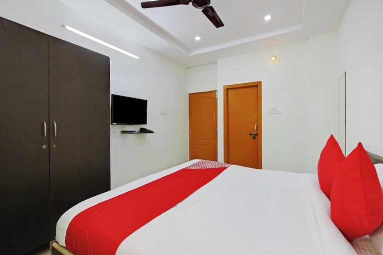 Room 2, Super Hotel O Golden Hive Madhapur Near, Hyderabad