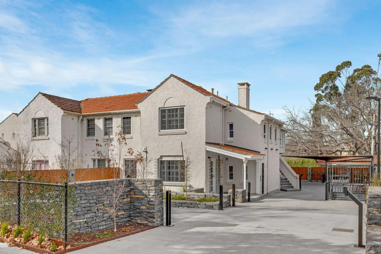Primary image, Pilgrims Apartments, Canberra