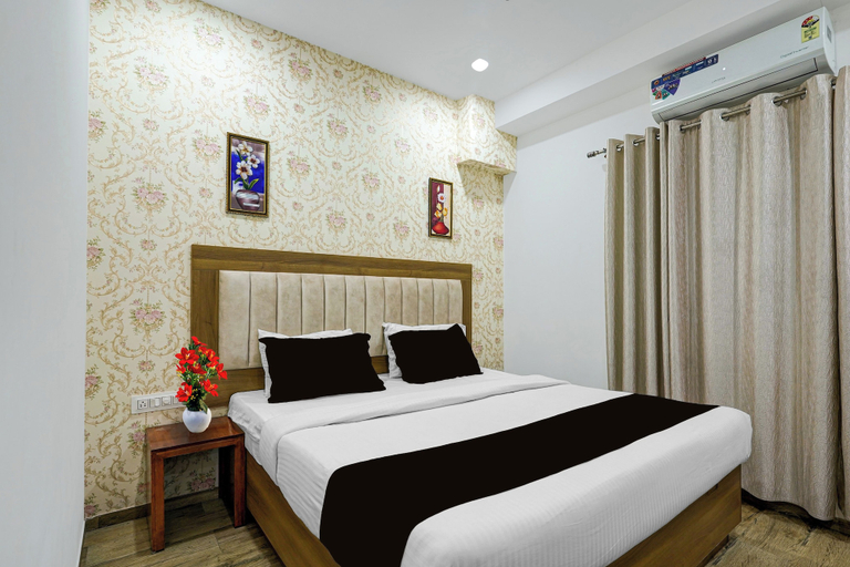 Room 5, Townhouse JSS University RR Nagar, Bangalore