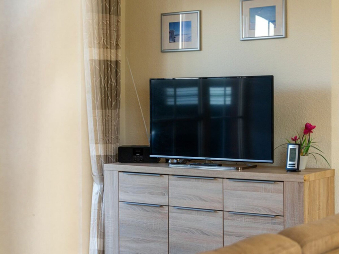 Living area 5, Holiday Apartment in Greetsiel With Terrace, Aurich