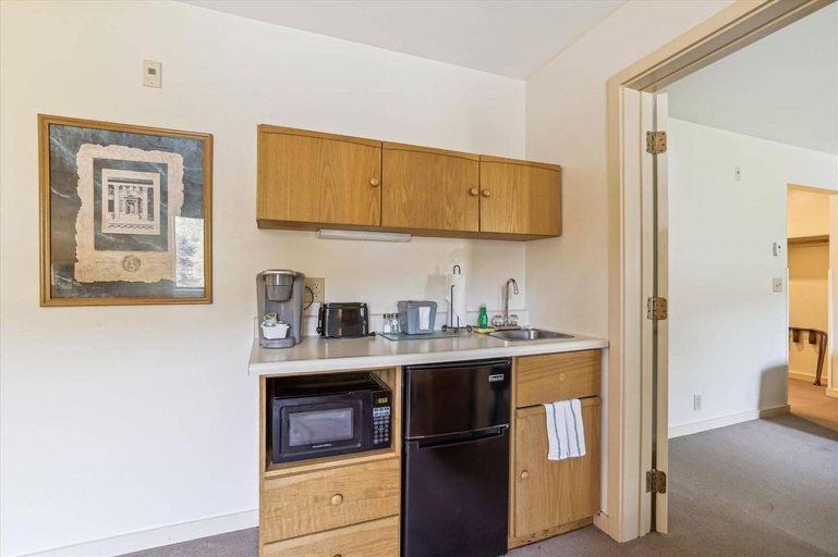 Others 5, Cedarbrook Junior Suite 21921, Windsor