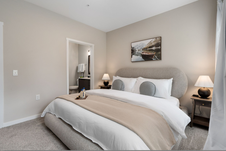 Room 4, 1st Floor Luxury Furniture Pool Gym Golf, Franklin
