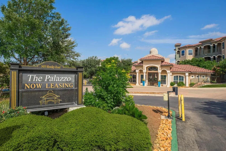 Exterior 5, Landing Amazing 2bd, Clubhouse, Gym, Bexar
