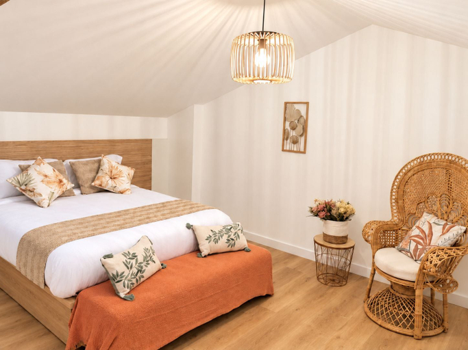 Bedroom 5, Domaine du Vieux Porche, Vienne