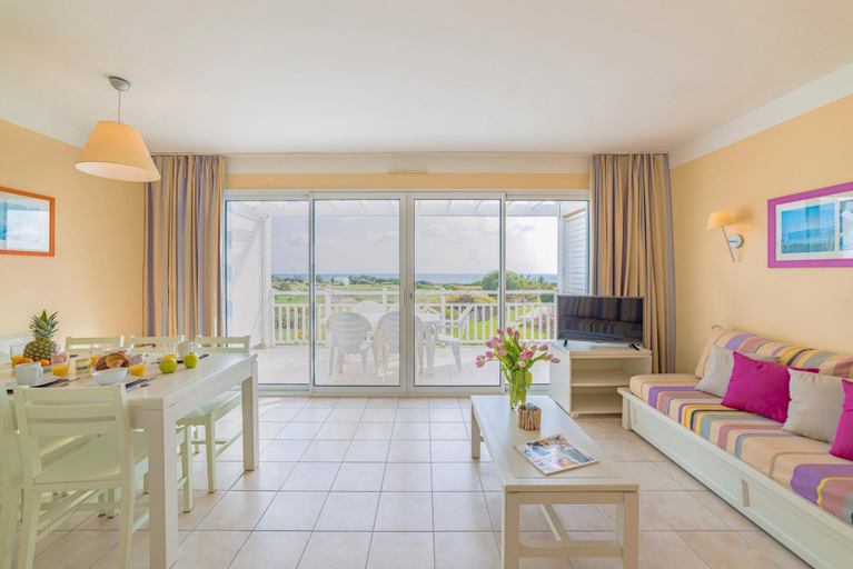 Living room 5, Oceanfront Suite for Five, Vendée