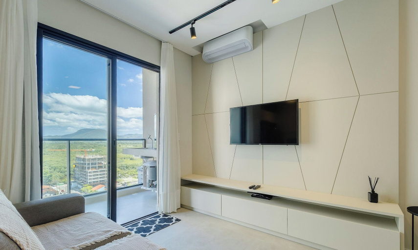 Living area 4, Your Exclusive Stay Just Steps From the sea in Meia Praia - FFS II, Itapema