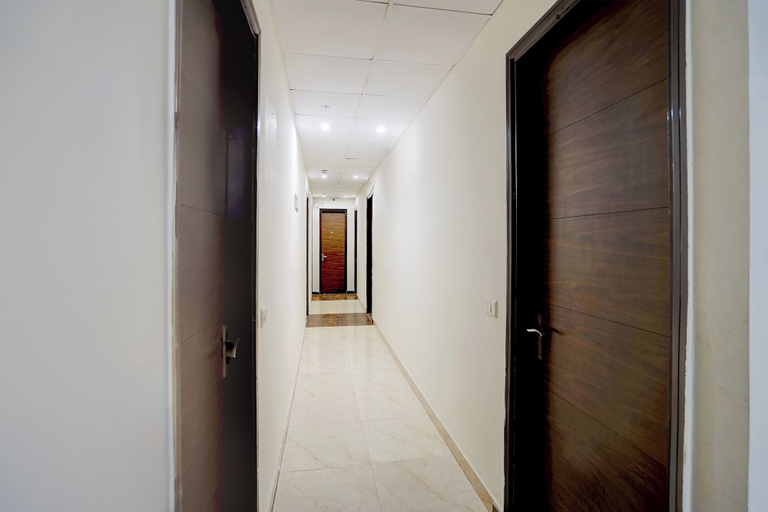 Lobby 3, Townhouse Dashrathpuri Metro, Delhi