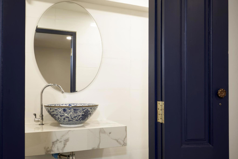 Bathroom 4, Sweet's Escape, Khlong Toey