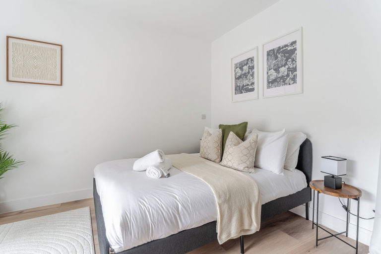 Room 3, Apartment 3, Cardiff