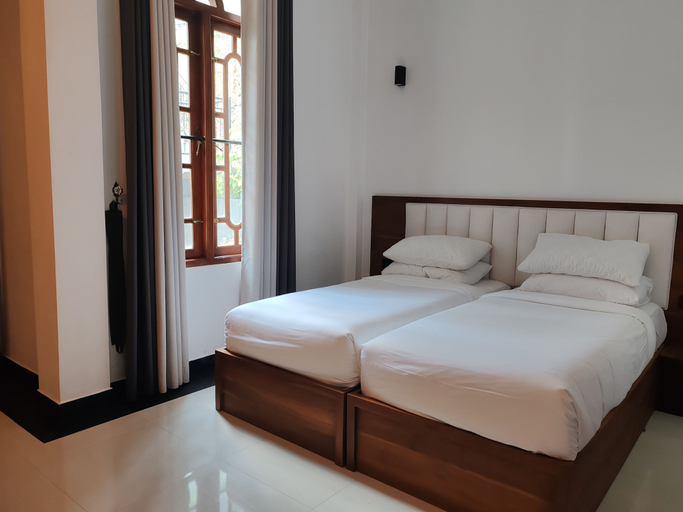 Room 5, Sunset Hill Resort, K.F.G. & G. Korale