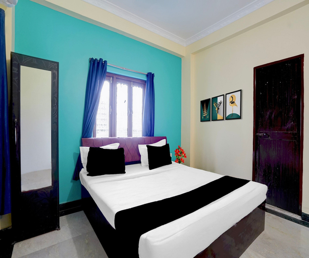 Room 4, Classic With Balcony Royal Brothers Stay, Patna