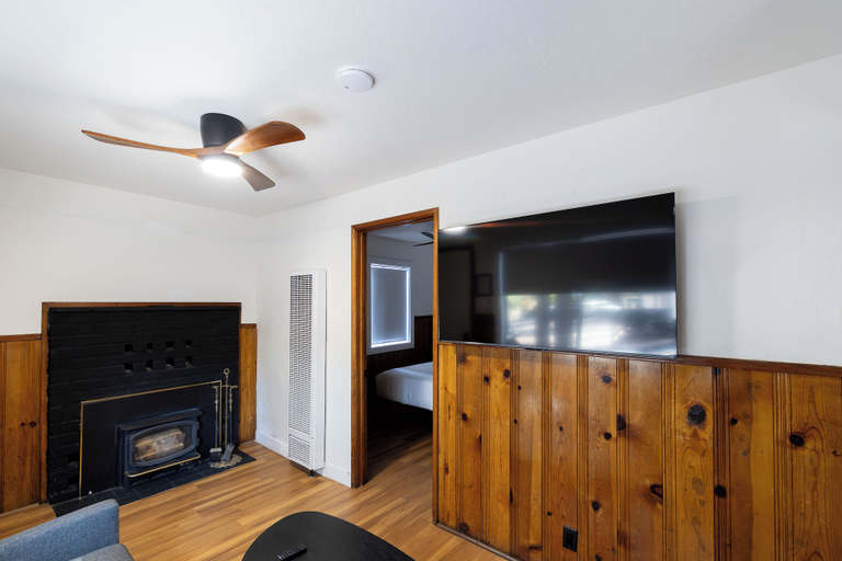Interior 4, The Terra Lodge, San Bernardino