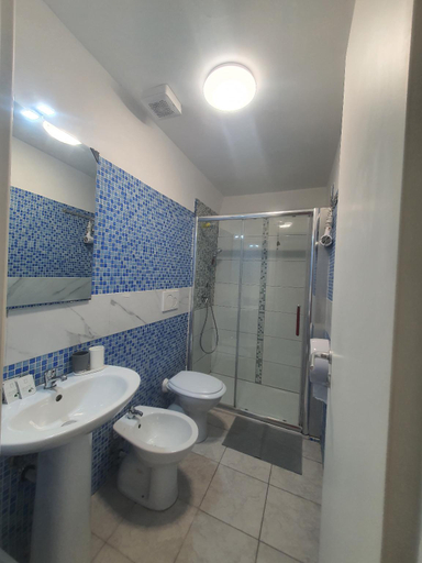 Bathroom 3, The Shelter in Rome, Rome