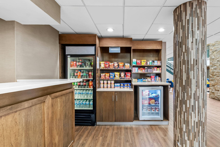 Food & Drinks 5, Comfort Suites Near Potomac Mills, Prince William