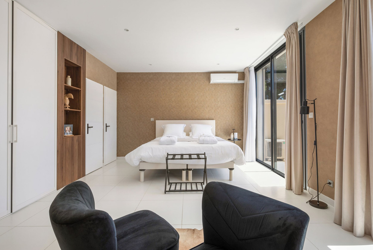 Bedroom 5, La Villa Monarque, Hérault