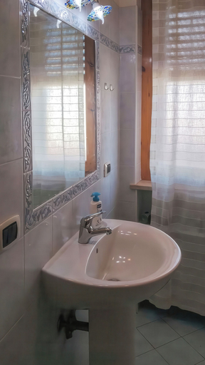 Bathroom 3, Eden Scalea, Cosenza