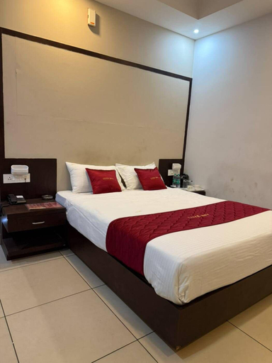 Room 2, LUXE BAY, Bangalore