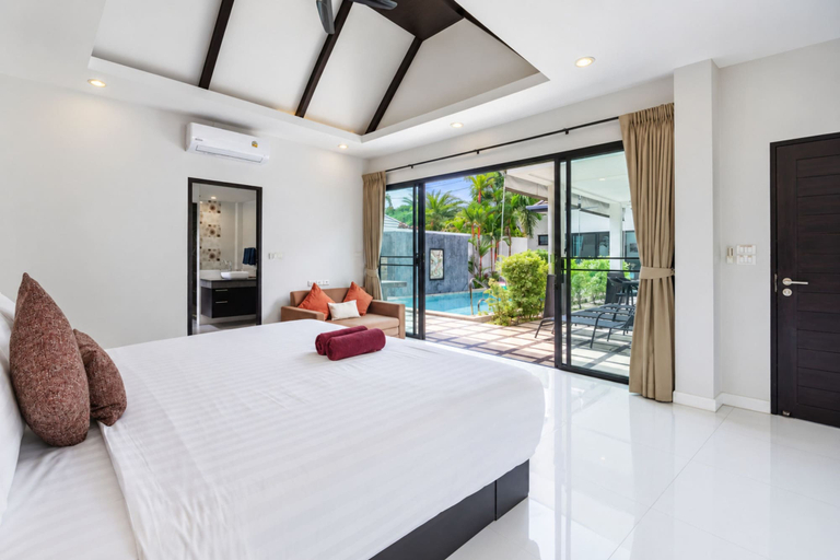Room 2, 2 BR Pool Villa Clos Vougeot, Phuket Island