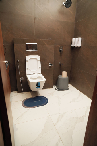 Bathroom 2, The Kailasha Resort, Hardwar