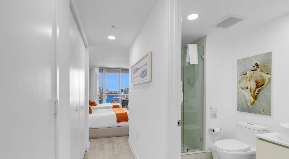 Room 4, Studio Near Beach - Balcony Pool Gym, Broward