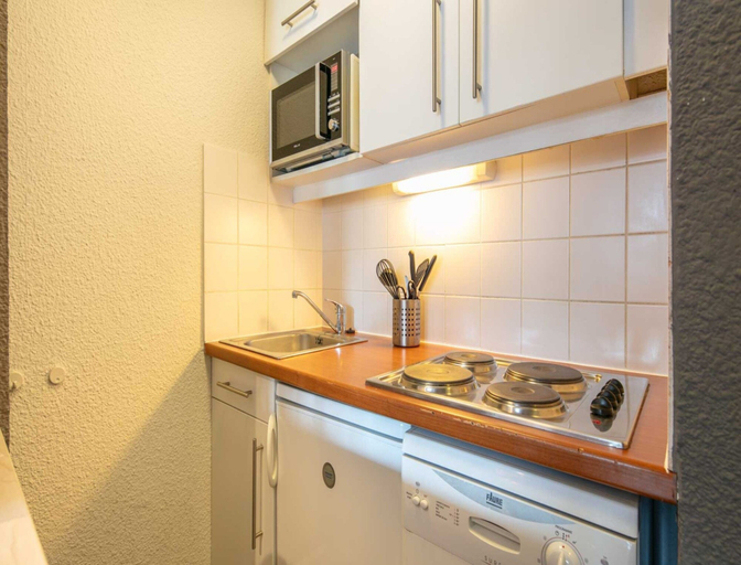 Private kitchen 2, Alpine Ski Apartment in Tignes for 4, Savoie