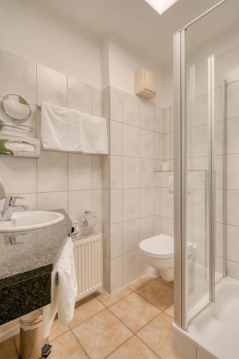 Bathroom 5, Hotel Wiehen-Therme, Minden-Lübbecke