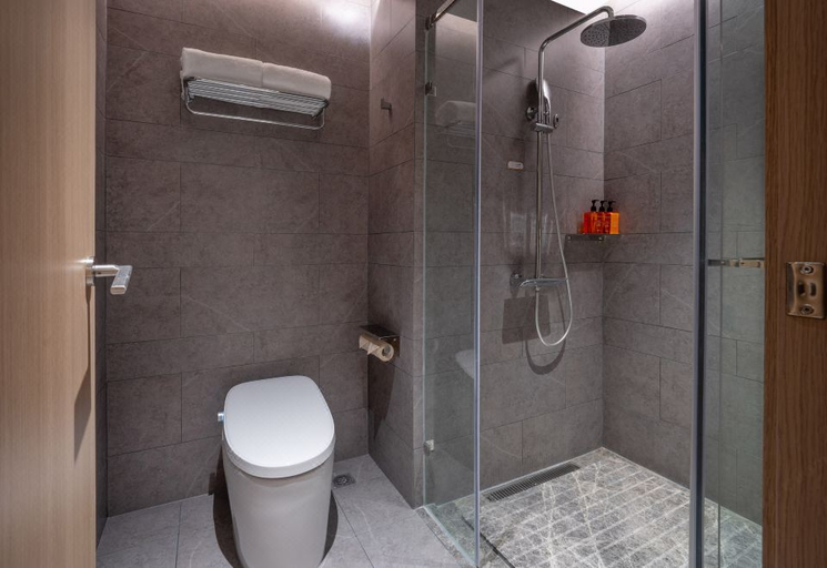 Bathroom 3, Orange Hotel Qingdao Wusi Square 3rd Yan'an Road, Qingdao