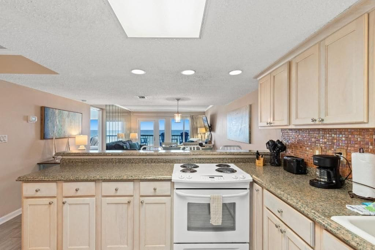 Private kitchen 5, Pinnacle Port C1-403, Bay