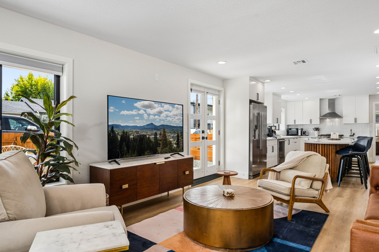 Living area 3, South Campus Modern - Upscale & Walkable To Uo, Park & Shops 3 Bedroom Home, Lane