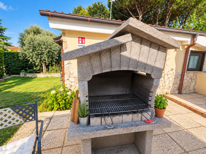 BBQ/picnic area, Vivienne's Guest House, Rome