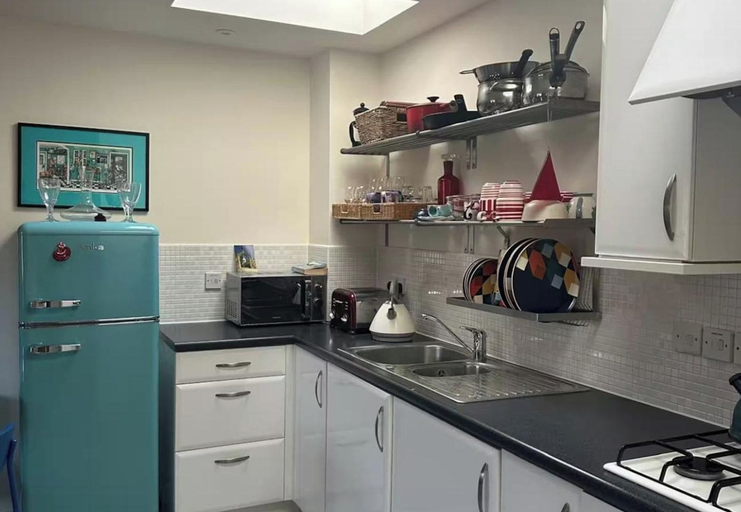 Private kitchen 3, Charming Corsham Apartment With 2 Bedrooms, Wiltshire