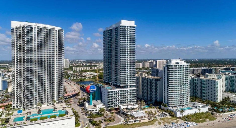 Room 3, Modern Hollywood Beach Escape - City Views, Broward