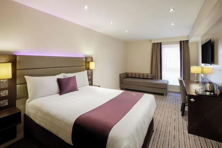 Bedroom 2, Banbury (M40, J11), Oxfordshire