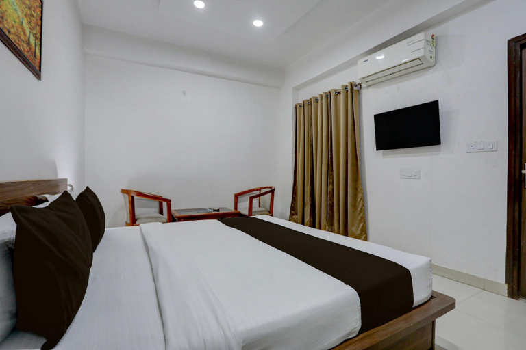 Room 2, Townhouse Gomti Nagar Sector 1, Lucknow
