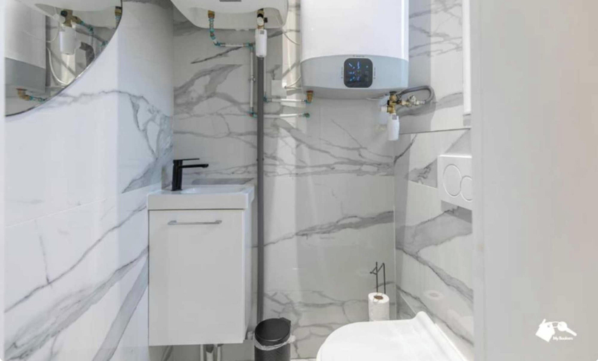 Bathroom 2, 3bdr/8p Flat- Villemomble- 20min From Paris by RER, Seine-Saint-Denis