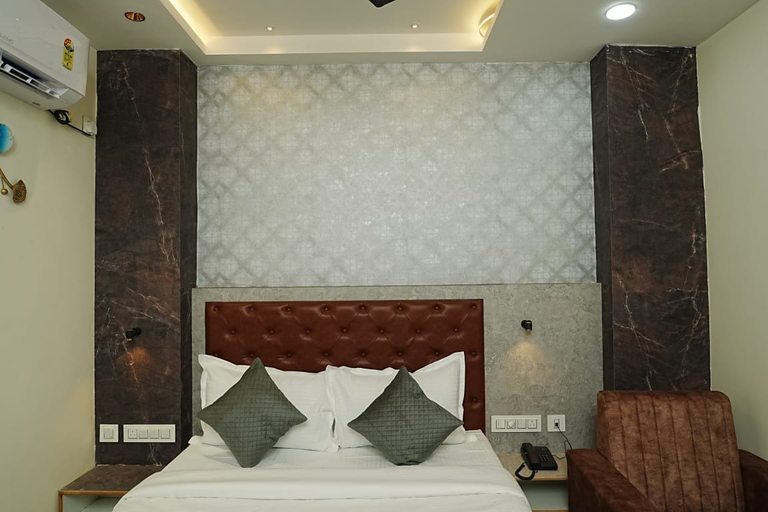 Room 3, Hotel Moon Light, Krishna