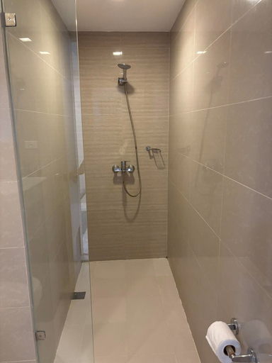 Bathroom 2, COZI Uptown Parksuites, Taguig