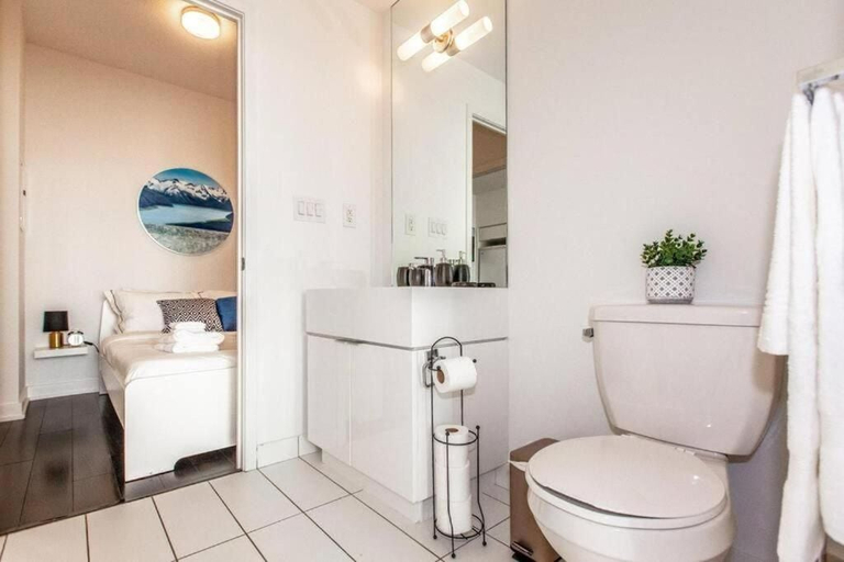Bathroom 2, Parkside City Suites, Toronto