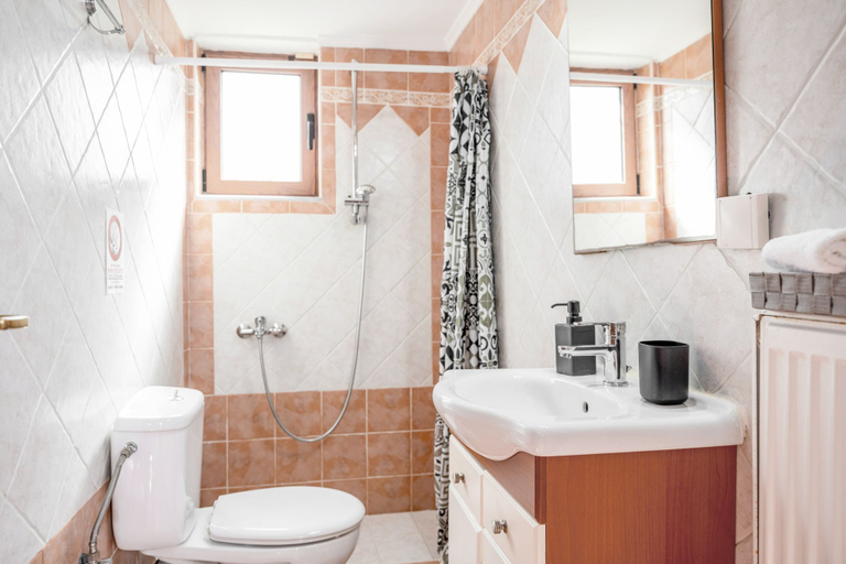 Bathroom 4, Villa Mulberry Tree in Rethymno, Crete