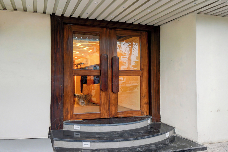 Exterior detail 5, Super OYO Townhouse Varanasi Railway, Varanasi