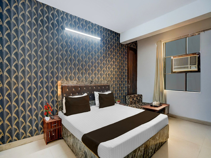 Room 4, Deluxe With Balcony The Cloud inn Hotel Grand, Gautam Buddha Nagar