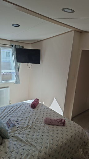 Room 5, Cabin Sleeps 6 With Hot Tub, Lincolnshire