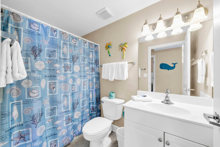 Bathroom 3, Celadon 1505 - Turquoise Oasis, Bay