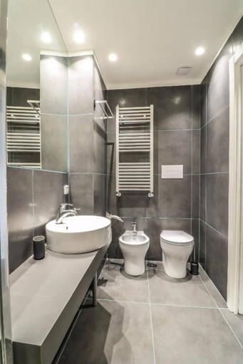 Bathroom 4, IL GRATTACIELO B&B, Napoli