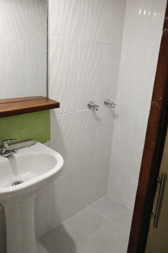 Bathroom, Apto duplex con vista a la calle, Medellín