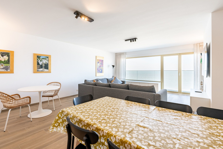 Dining 4, Apartment in Blankenberge With Sea Views, West-Vlaanderen