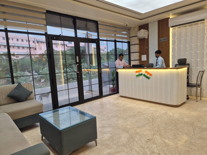 Lobby 1, OnlyStay Raas Inn, Mathura