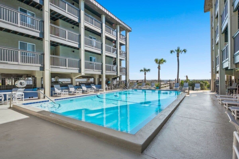 Sport & Beauty 5, Best Views in Sand Dollar! Beachfront w/ Pool, Nassau