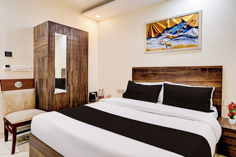 Room 3, Townhouse OAK The Hotel Square Villa, Ghaziabad