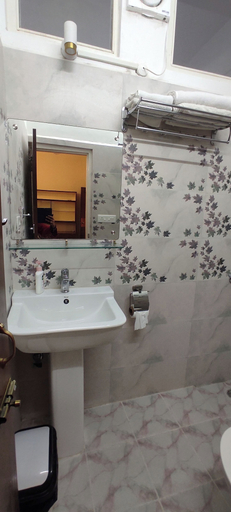 Bathroom 4, Tiggi's iing Heritage Homestay, East Khasi Hills